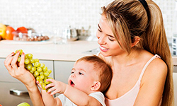 Какие фрукты и ягоды можно давать детям в раннем возрасте
