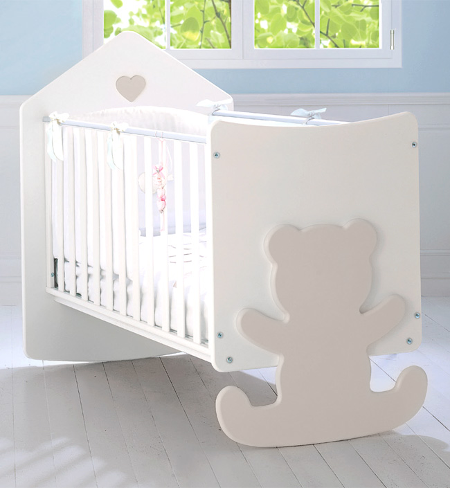 Детская кровать Baby Expert Casetta с реечными бортиками белый/крем