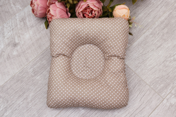 Подушки для малыша Amarobaby для кормления и сна горошек — кофе