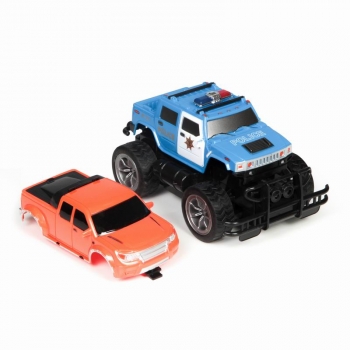 Машина на ру 1:24 со сменным корпусом, аккум. YAKO — M6271