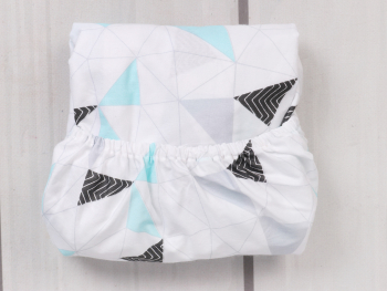 Простыня Amarobaby 125х75х12 на резинке EXCLUSIVE Soft Collection — треугольники серый/лазурный